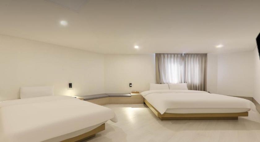 Image of Family Room with Terrace 12