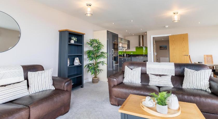 Image of Two-Bedroom Penthouse Apartment with Sea View 13