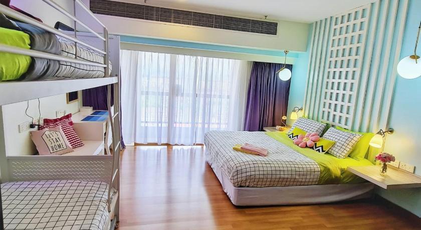 a bedroom with a bed and a desk, Exclusive Family Suites 5-6 Pax @ Sunway Pyramid in Kuala Lumpur