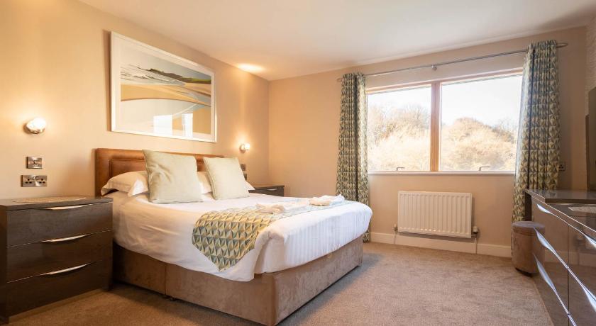 Image of Three-Bedroom Apartment (No Sea View) 3