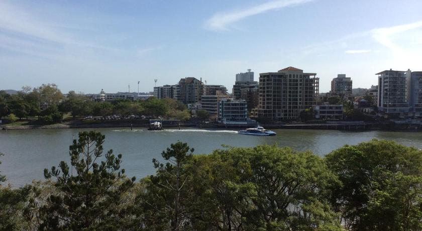 Kirribilli Riverfront Apartments