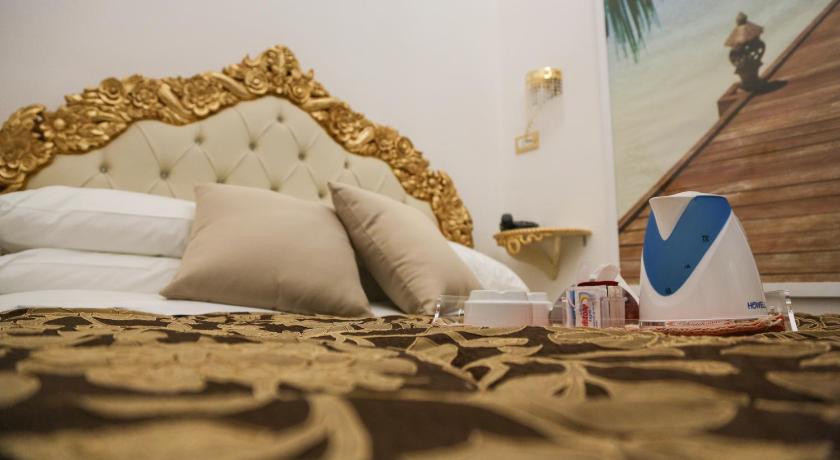 Image of Double Room with French Bed 3