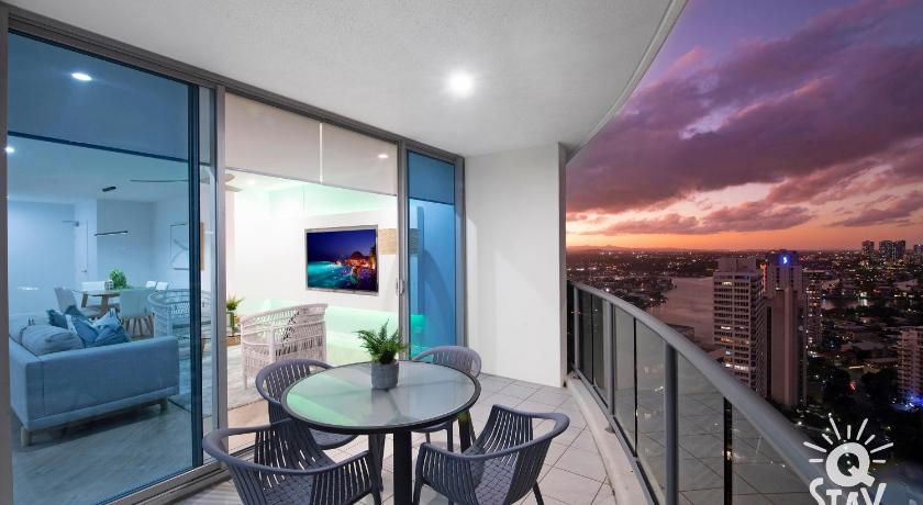 Chevron Renaissance 3 Bedroom Executive Sub Penthouse in Surfers Paradise - Q Stay photo