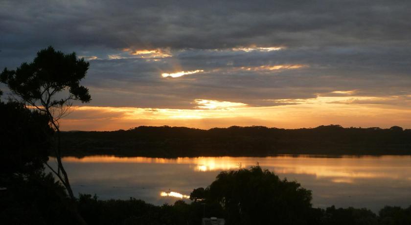 Lakeside Tourist Park photo