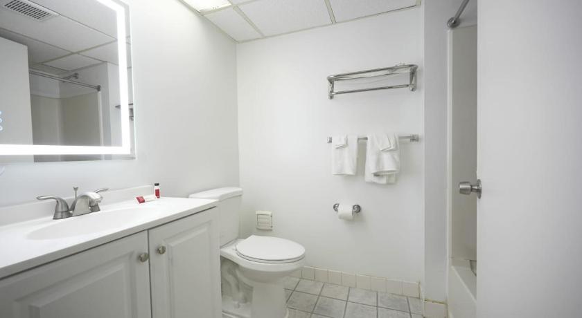 Greenwoods inn & Suites photo