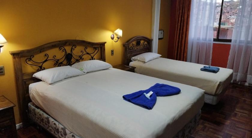 Image of Deluxe Family Room 1