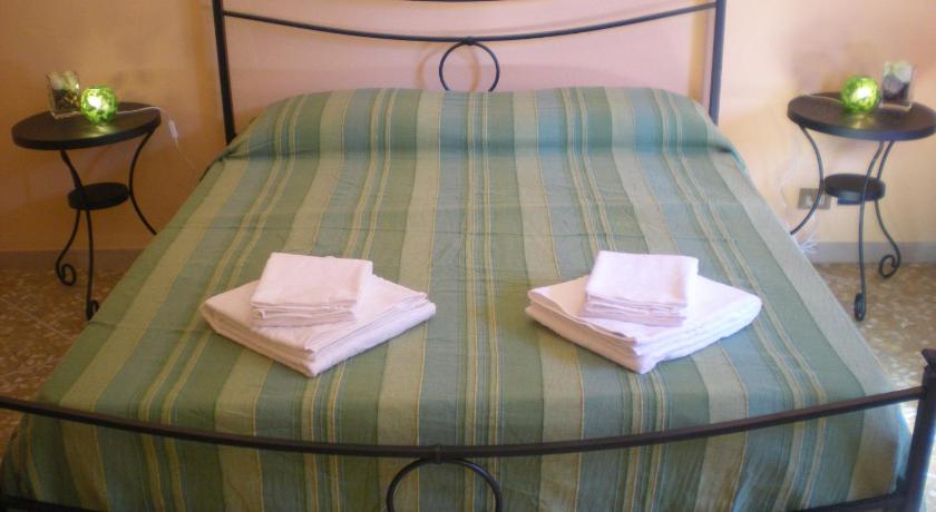 Image of Double Room with Shared Bathroom 6