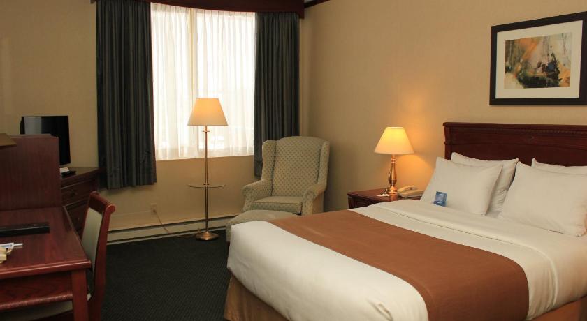 Travelodge by Wyndham Montreal Airport