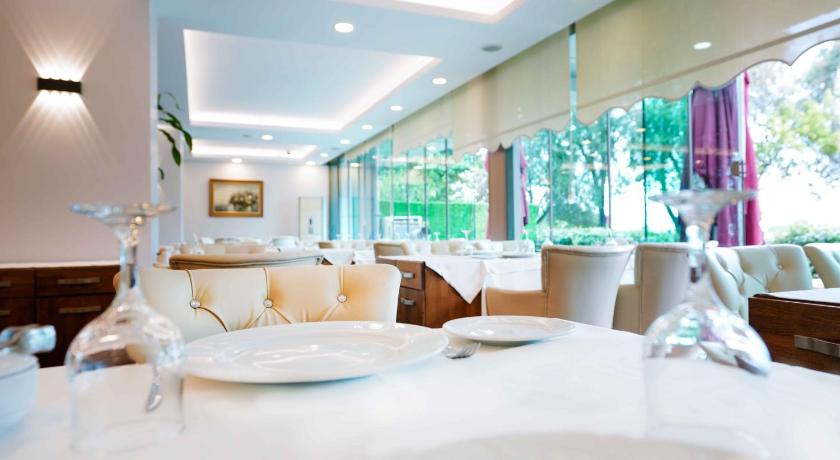 AURA MARINA HOTEL - image 3