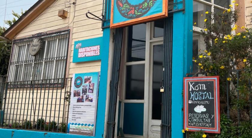 Kom Hostal — Hotel in Pichilemu