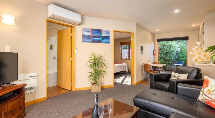 Image of One Bedroom Spa Suite 4