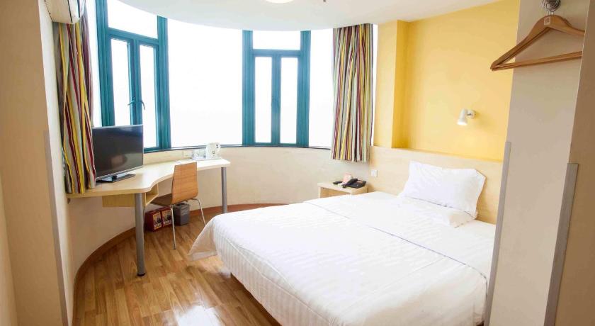 7 Days Inn Guiyang Qianlingshan Park Beijing Road Metro Station photo