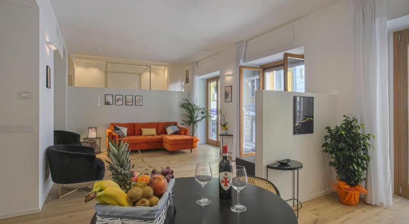 MILAN CHIC Luxury Apartments-hosted by Sweetstay — Hotel in Milan