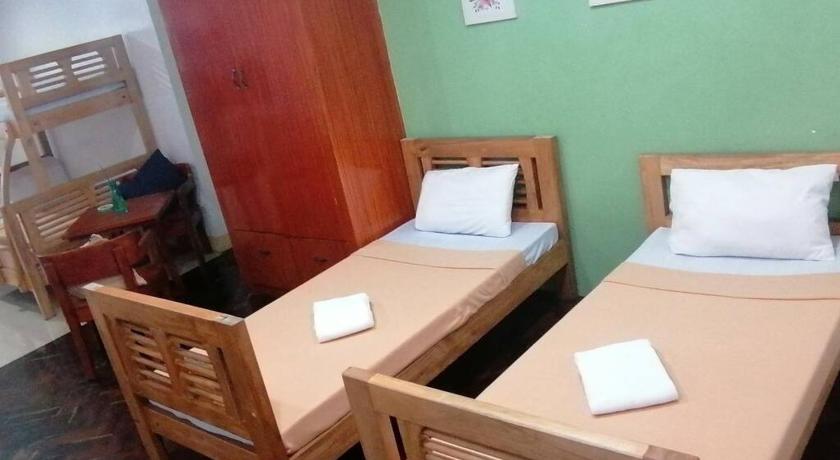 Studio unit that is good for a maximum of 5 pax. photo