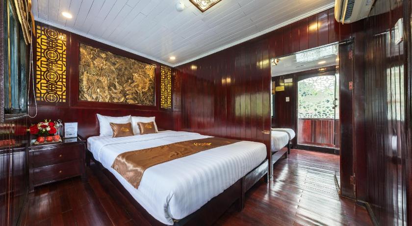 a bedroom with a large bed and a large window, Renea Cruises Halong in Hạ Long