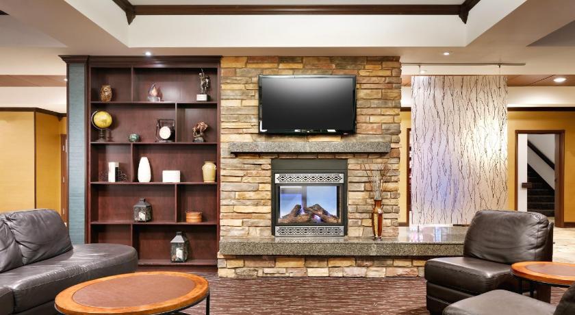 Holiday Inn Express Hotel & Suites Butte photo