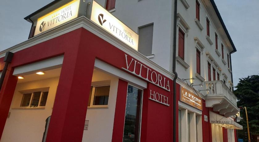 Hotel Vittoria photo