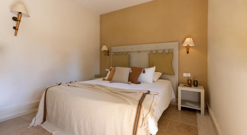 Image of Superior Double Room with Garden View and Sharing Pool 9