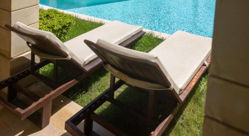 Image of Superior Double Room with Garden View and Sharing Pool 8
