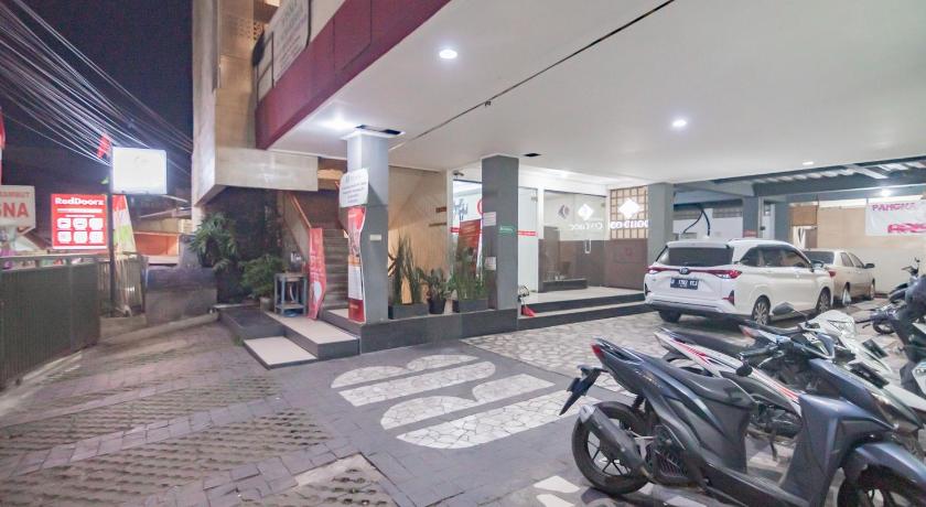 motorcycles are parked in a parking lot, OYO 1360 Bumi Makhraja Syariah in Bandung