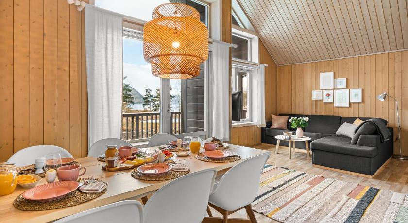 Kinsarvik Mikkelparken Ferietun 4-Star Guesthouse exterior