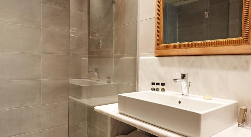 Image of Superior Double Room with Garden View and Sharing Pool 6