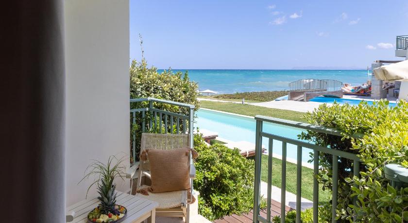 Image of Superior Double Room with Sea View and Sharing Pool 1