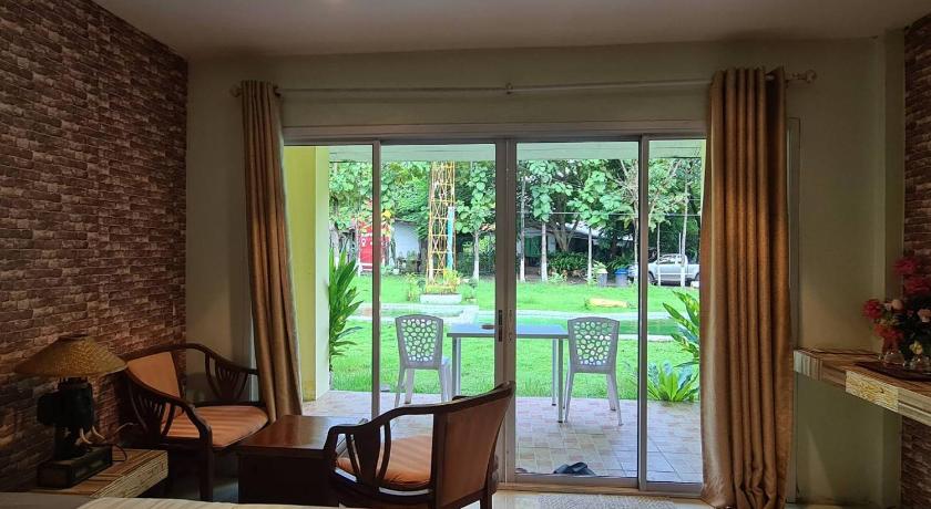 ロッブリー Phutawan Resort 2つ星 ホテル ロビー