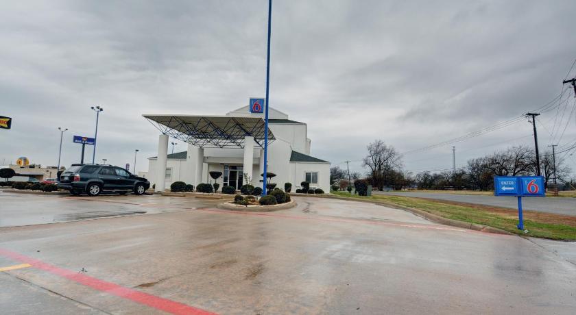 Motel 6-Denison, TX