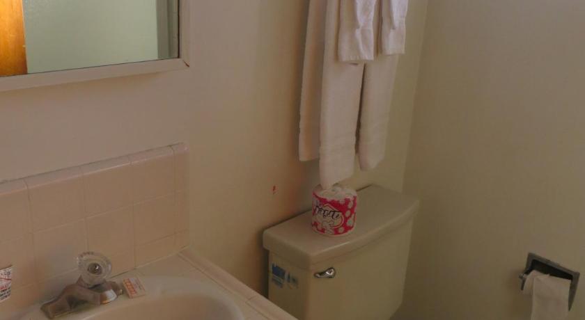 Capri Motel photo