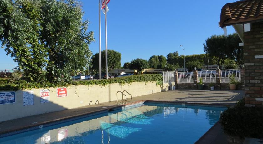 Capri Motel photo