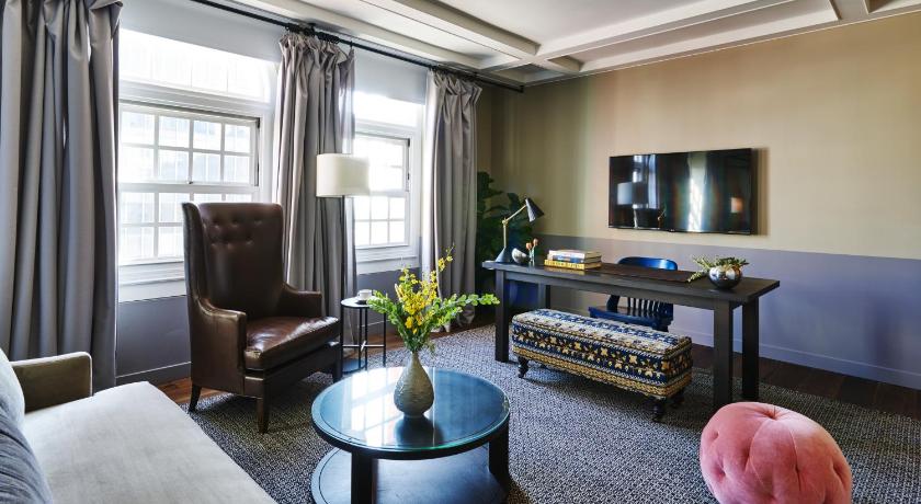 Image of Tower King Suite 4