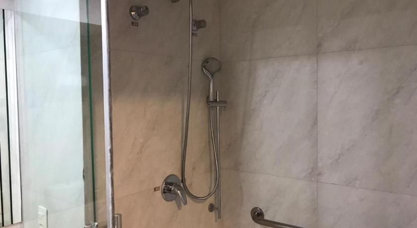 Image of Deluxe King Room 9