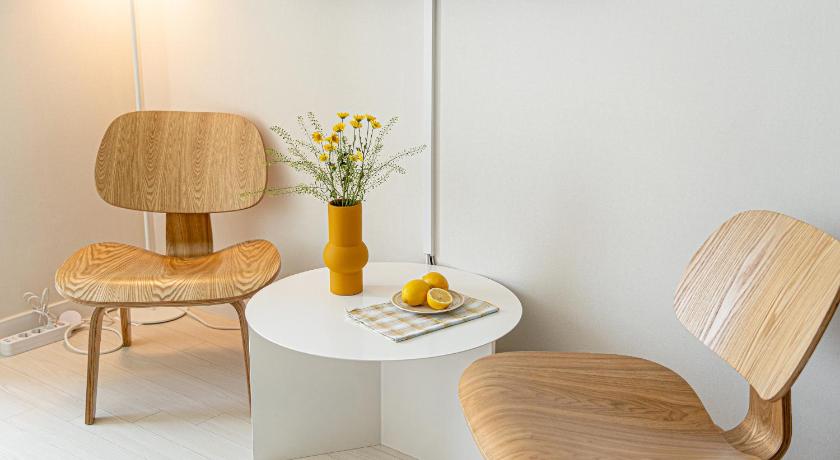 Image of Studio Twin 16