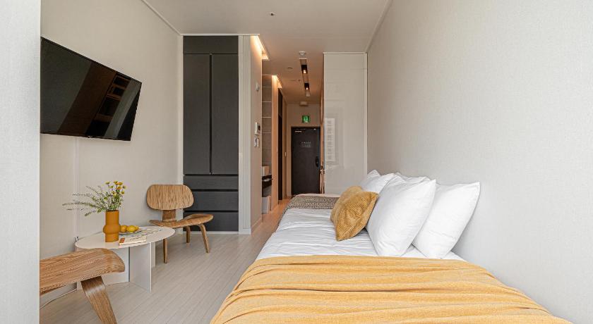 Image of Studio Twin 9