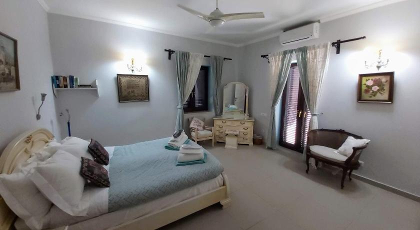 Find Tranquility at Villa Quietude A Stunning Beachfront Villa Rental photo