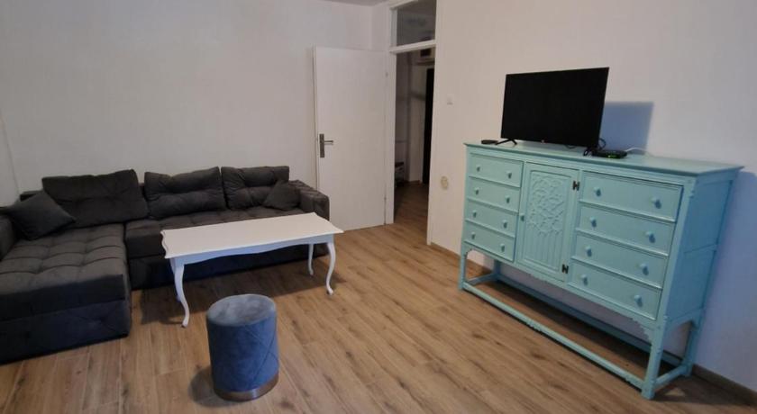 Lovely 1-bedroom rental with hot tub — Hotel in Belgrade