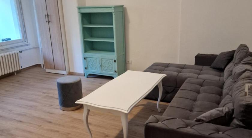 Lovely 1-bedroom rental with hot tub photo