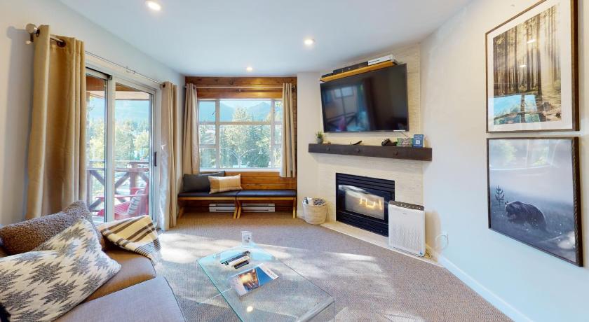 Marketplace Lodge by Whistler Premier photo