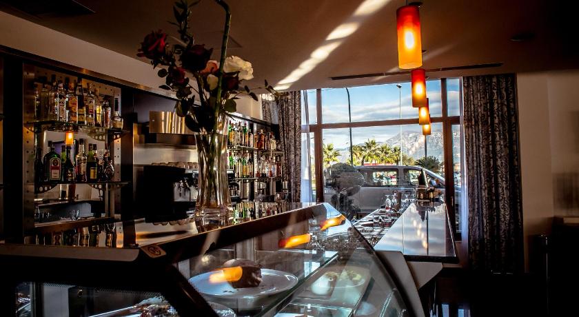 Airport Garden Hotel - image 12