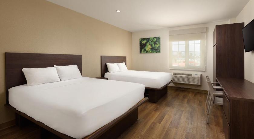 Image of Queen Suite 12