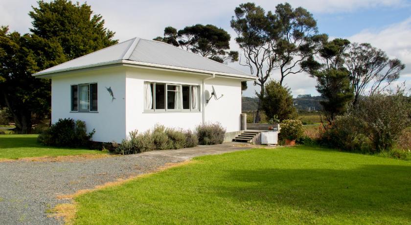 Image of Cottage with Garden View 4