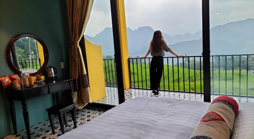 a woman standing on a balcony looking out into the distance, Pu Luong May Home & Cafe  in Ba Thuoc
