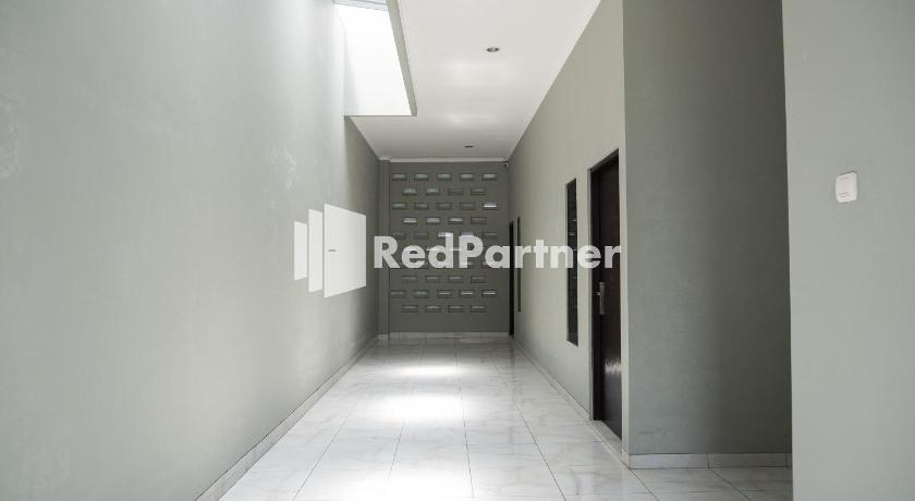Athena House Syariah Near The Park Mall Solo Baru Mitra RedDoorz – Grogol, SD
