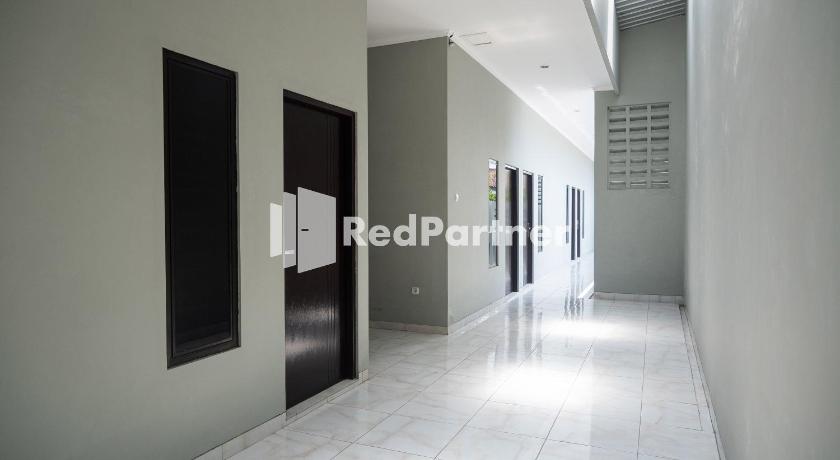 Athena House Syariah Near The Park Mall Solo Baru Mitra RedDoorz – Grogol, SD