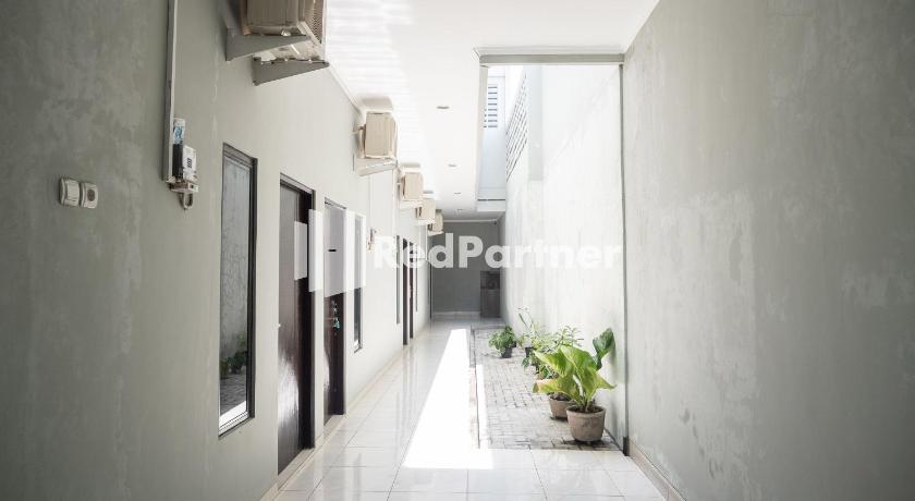 Athena House Syariah Near The Park Mall Solo Baru Mitra RedDoorz – Grogol, SD