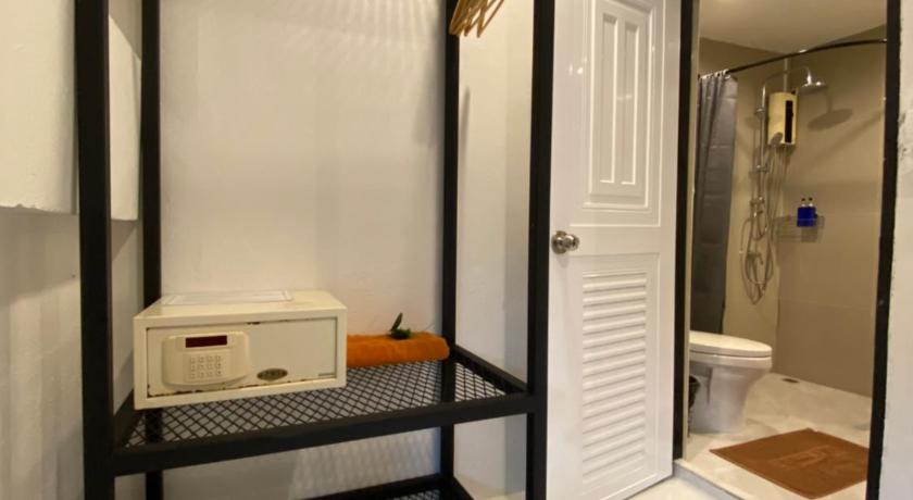 Image of Deluxe Non-Smoking 17
