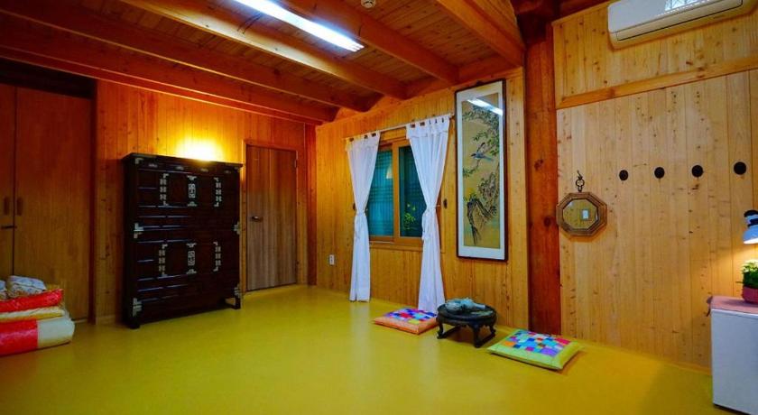 Jeonju Full of Love Guesthouse 3-Star Hotel exterior