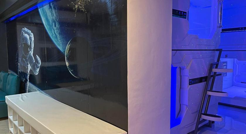 BMAX SPACEPODS photo