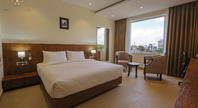 Hotel Oil Field photo